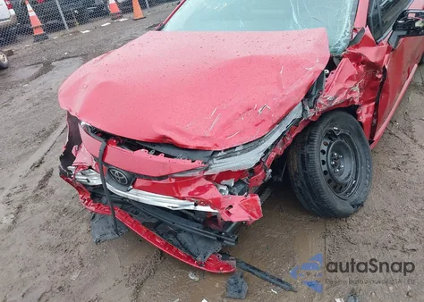 2021 Toyota Corolla Le z USA, uszkodzony, nr VIN JTDEPMAE1MJ174629